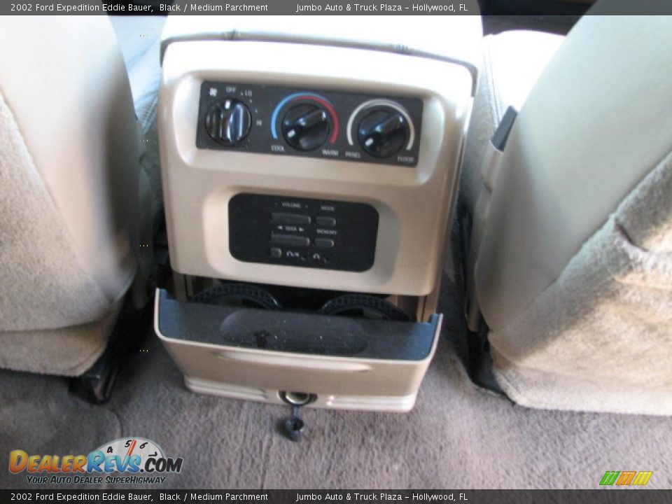 Controls of 2002 Ford Expedition Eddie Bauer Photo #14