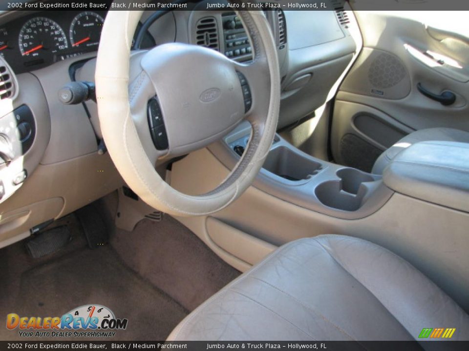 2002 Ford Expedition Eddie Bauer Black / Medium Parchment Photo #17