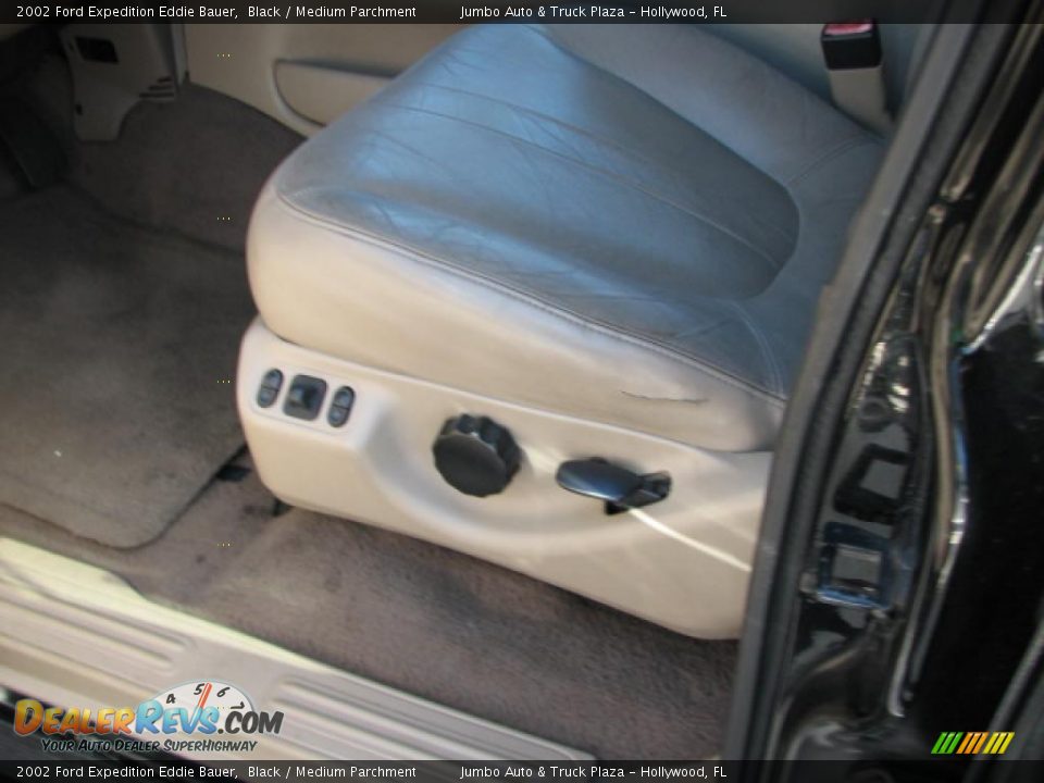 2002 Ford Expedition Eddie Bauer Black / Medium Parchment Photo #18