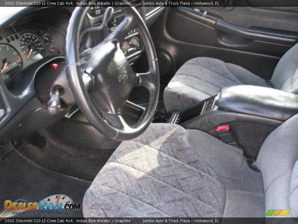 Graphite Interior - 2002 Chevrolet S10 LS Crew Cab 4x4 Photo #12