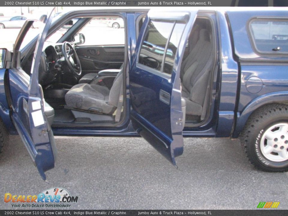 2002 Chevrolet S10 LS Crew Cab 4x4 Indigo Blue Metallic / Graphite Photo #16