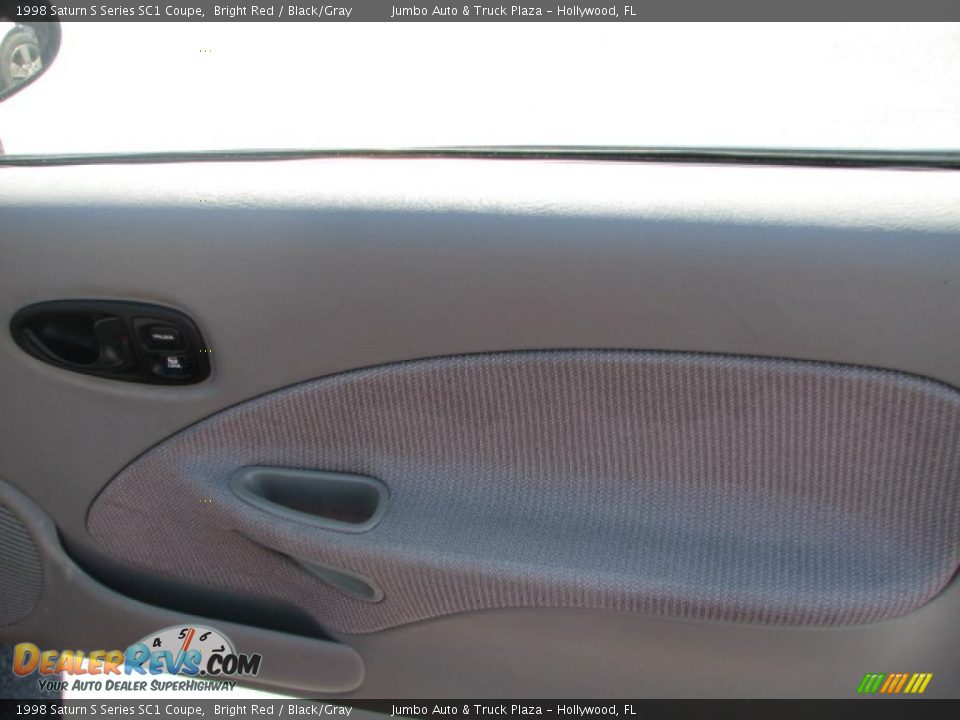 1998 Saturn S Series SC1 Coupe Bright Red / Black/Gray Photo #9