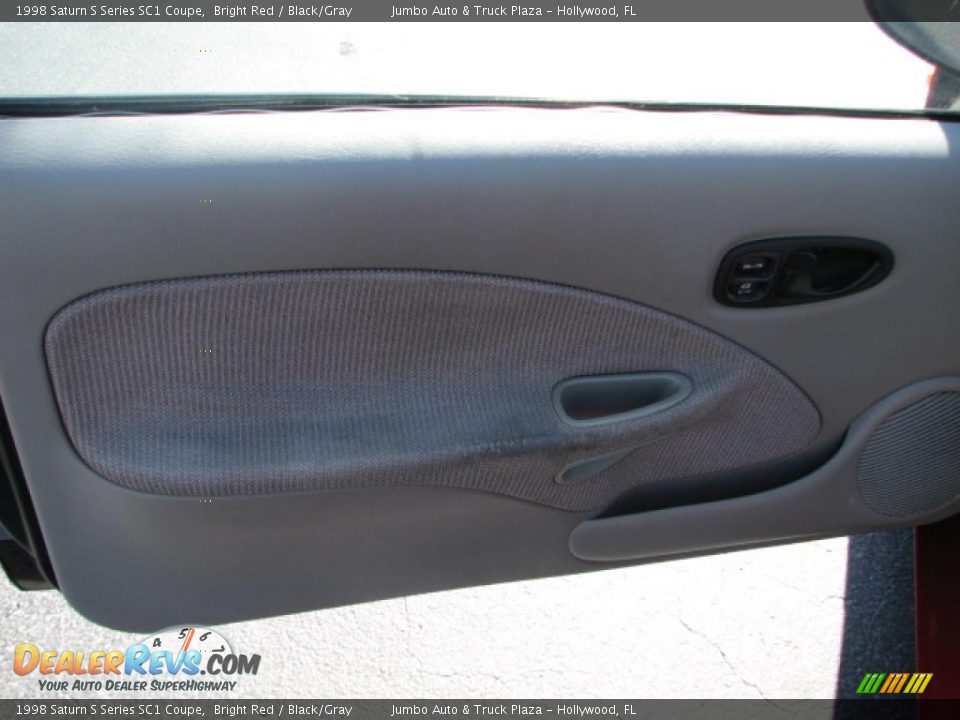 1998 Saturn S Series SC1 Coupe Bright Red / Black/Gray Photo #11