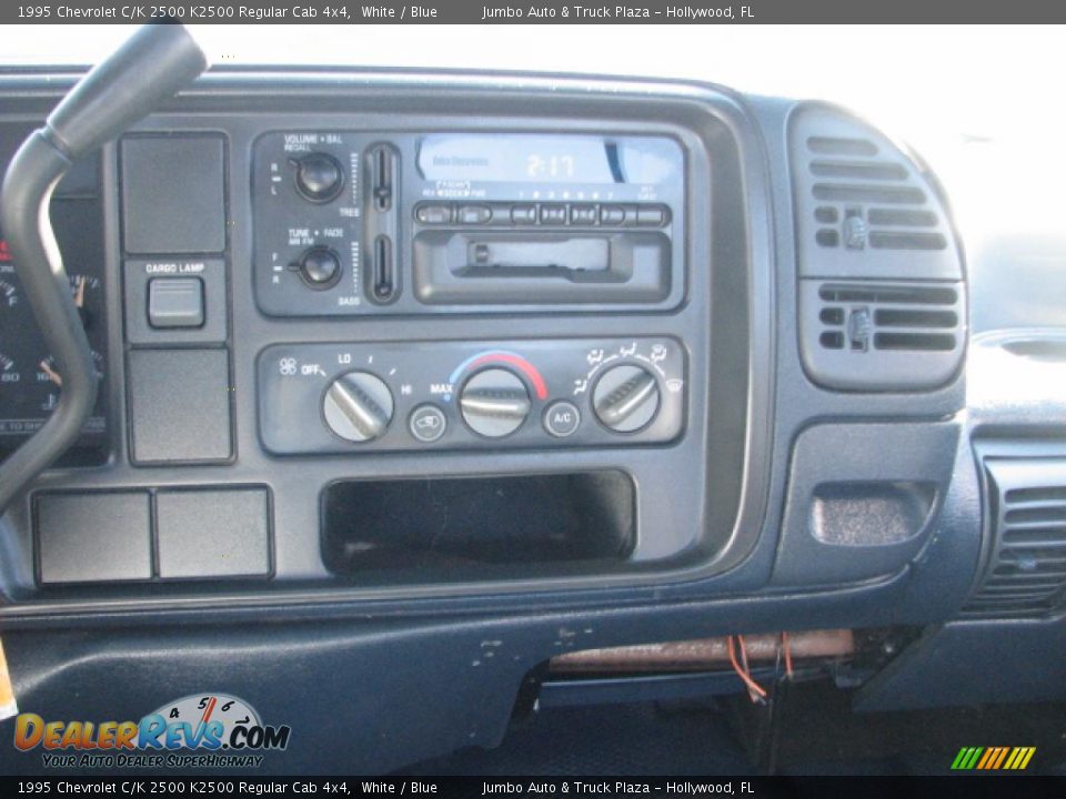 1995 Chevrolet C/K 2500 K2500 Regular Cab 4x4 White / Blue Photo #10