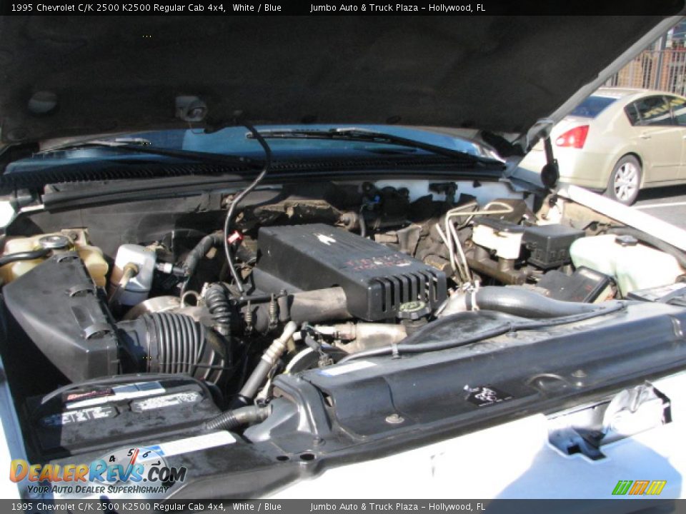 1995 Chevrolet C/K 2500 K2500 Regular Cab 4x4 White / Blue Photo #13