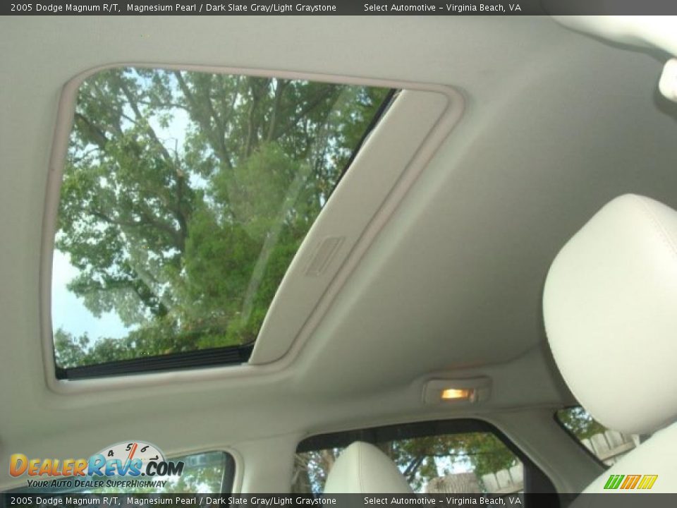 Sunroof of 2005 Dodge Magnum R/T Photo #9