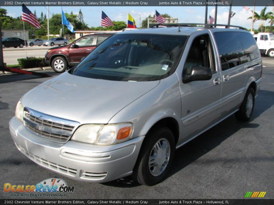 Front 3/4 View of 2002 Chevrolet Venture Warner Brothers Edition Photo #5