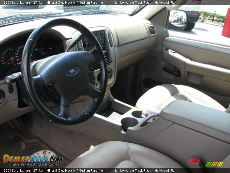 Dashboard of 2004 Ford Explorer XLT 4x4 Photo #16