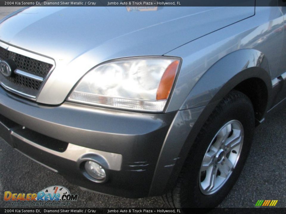 2004 Kia Sorento EX Diamond Silver Metallic / Gray Photo #4