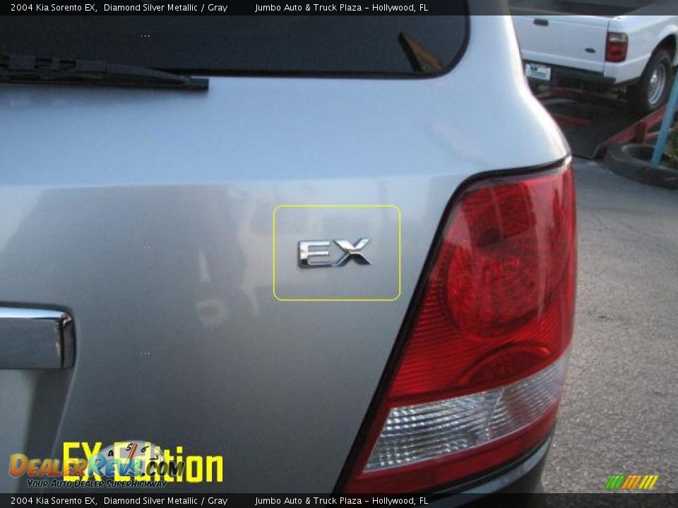 2004 Kia Sorento EX Diamond Silver Metallic / Gray Photo #9