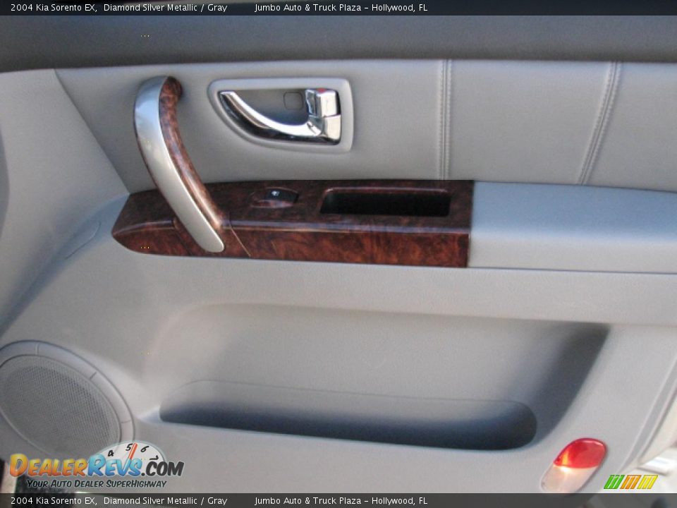 2004 Kia Sorento EX Diamond Silver Metallic / Gray Photo #13
