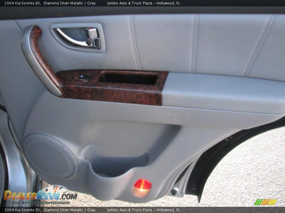 2004 Kia Sorento EX Diamond Silver Metallic / Gray Photo #16