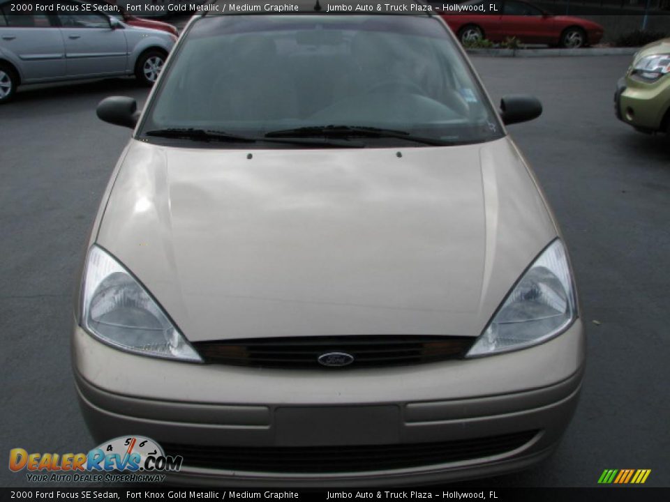 2000 Ford Focus SE Sedan Fort Knox Gold Metallic / Medium Graphite Photo #3