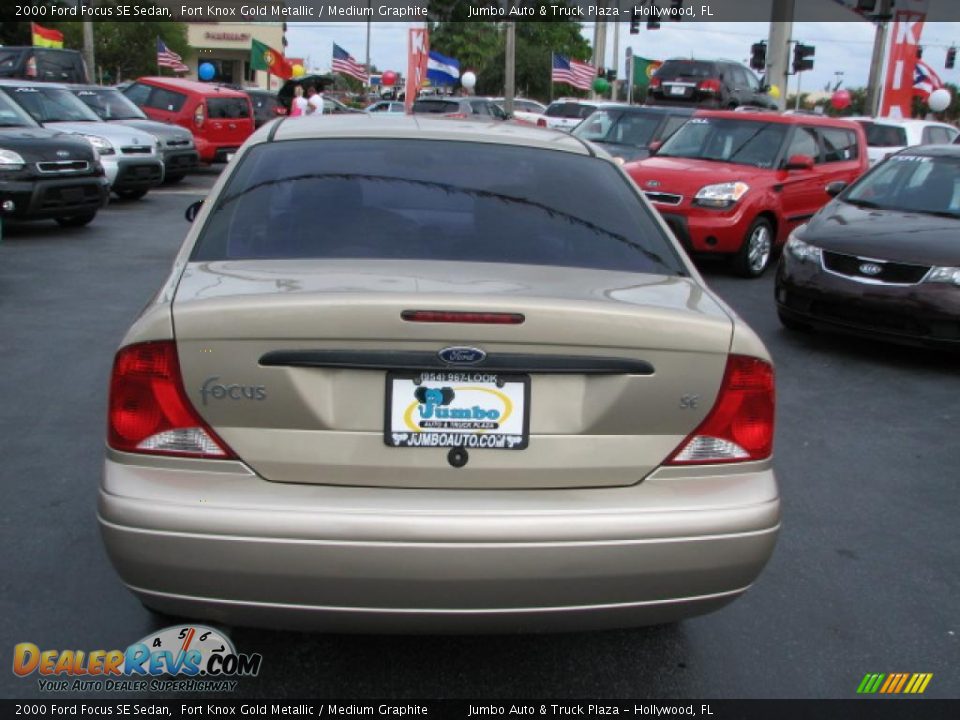 2000 Ford Focus SE Sedan Fort Knox Gold Metallic / Medium Graphite Photo #8