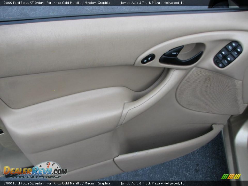 Door Panel of 2000 Ford Focus SE Sedan Photo #13