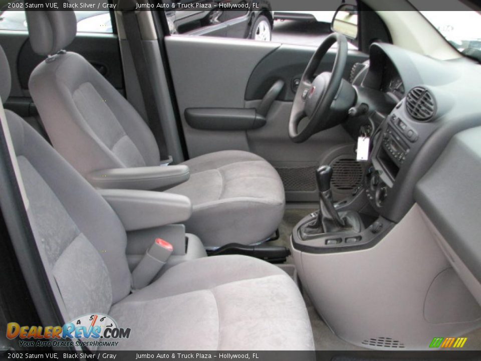 Gray Interior - 2002 Saturn VUE  Photo #13