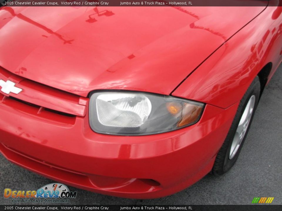 2005 Chevrolet Cavalier Coupe Victory Red / Graphite Gray Photo #4