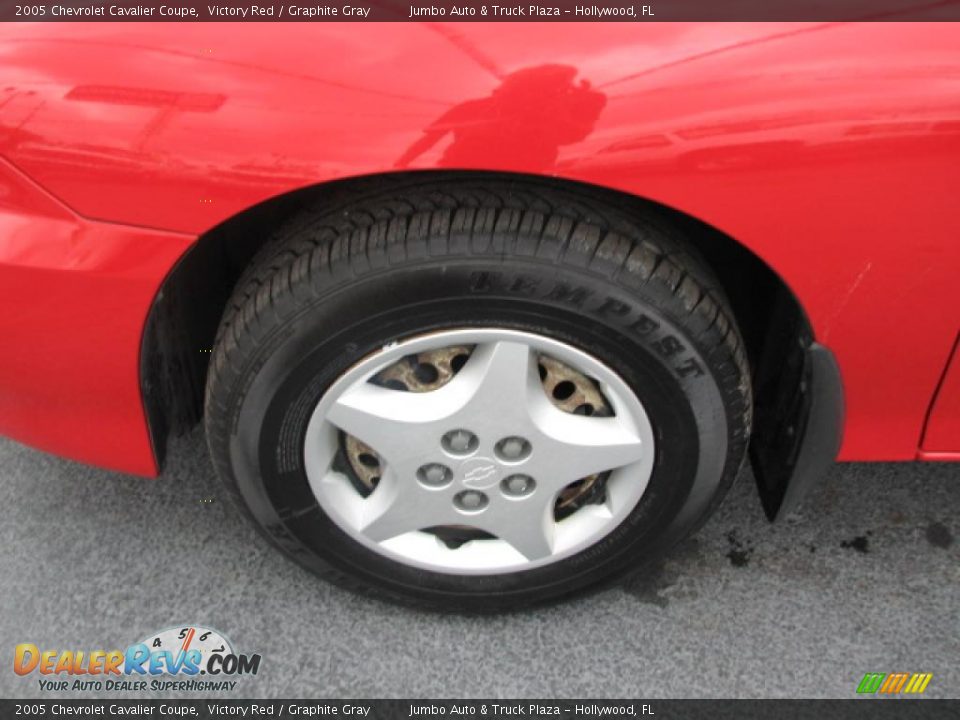 2005 Chevrolet Cavalier Coupe Victory Red / Graphite Gray Photo #17