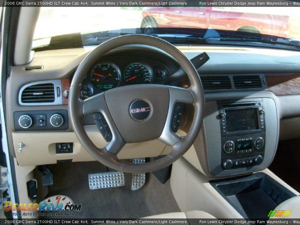 Dashboard of 2008 GMC Sierra 2500HD SLT Crew Cab 4x4 Photo #15