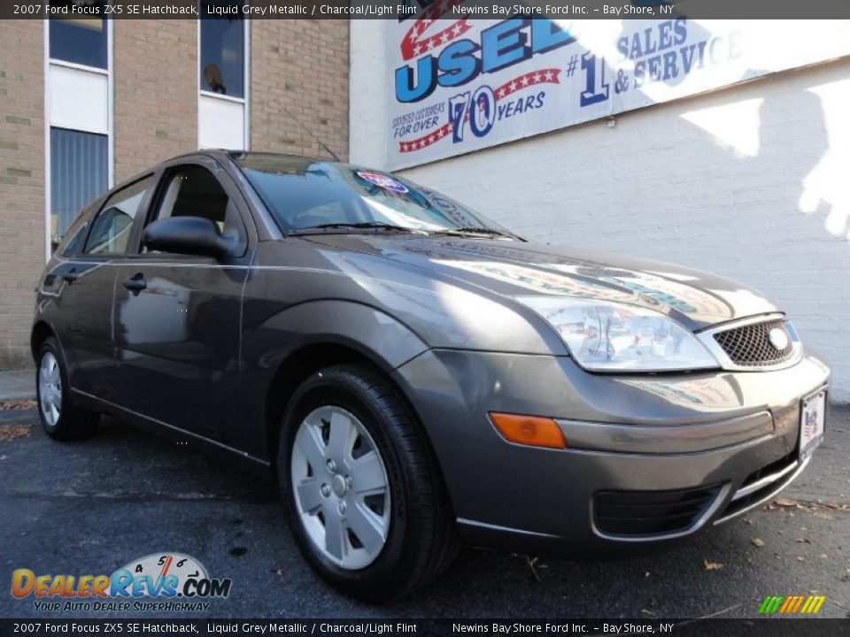 2007 Ford Focus ZX5 SE Hatchback Liquid Grey Metallic / Charcoal/Light Flint Photo #1