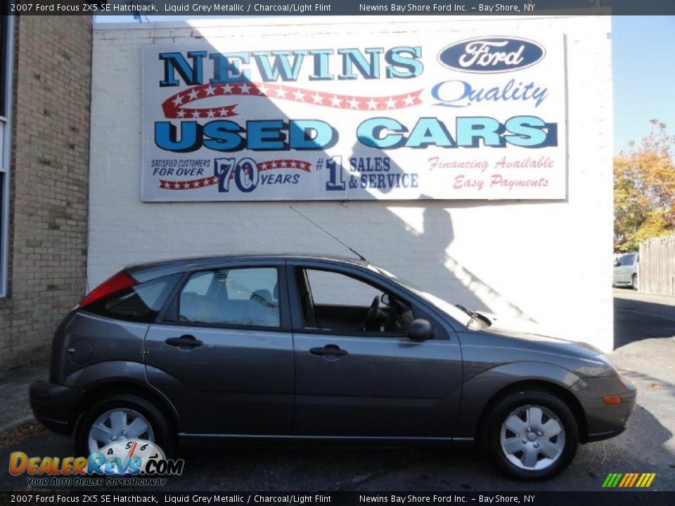 2007 Ford Focus ZX5 SE Hatchback Liquid Grey Metallic / Charcoal/Light Flint Photo #3