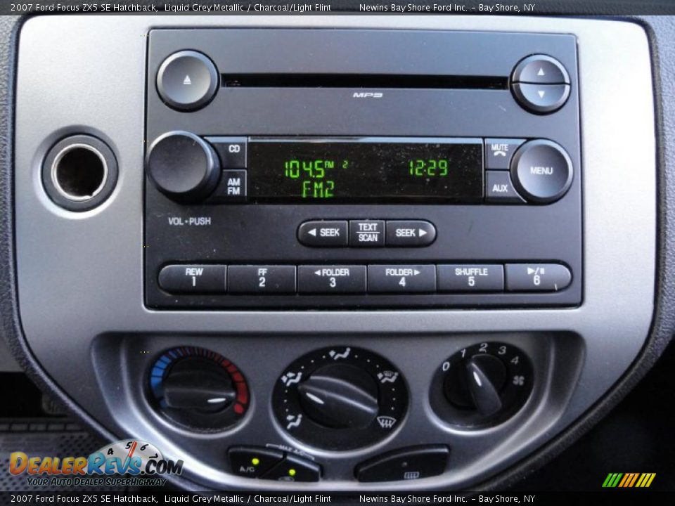 Controls of 2007 Ford Focus ZX5 SE Hatchback Photo #11