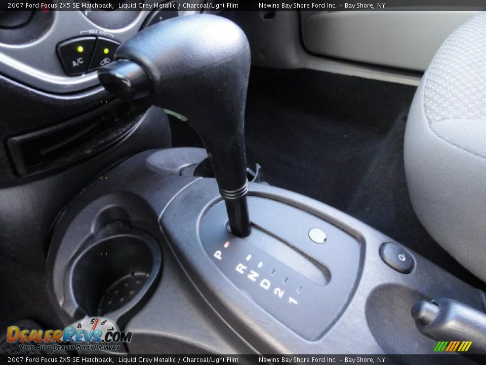 2007 Ford Focus ZX5 SE Hatchback Shifter Photo #12