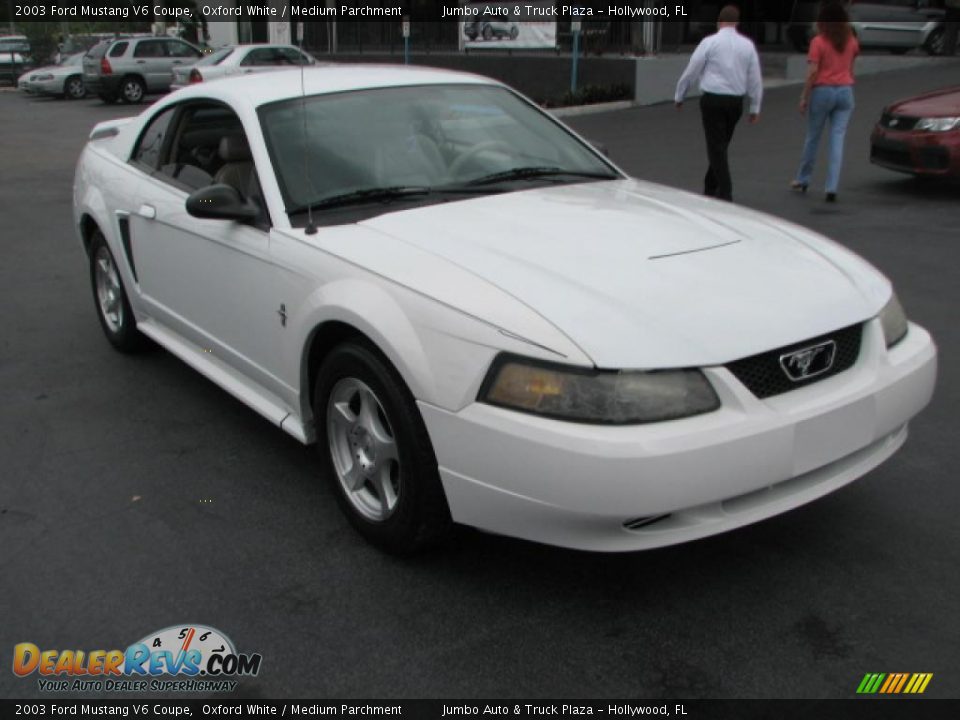 Front 3/4 View of 2003 Ford Mustang V6 Coupe Photo #1