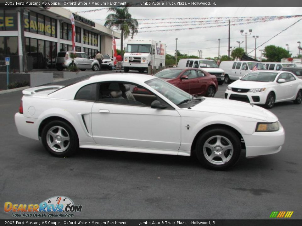 2003 Ford Mustang V6 Coupe Oxford White / Medium Parchment Photo #8