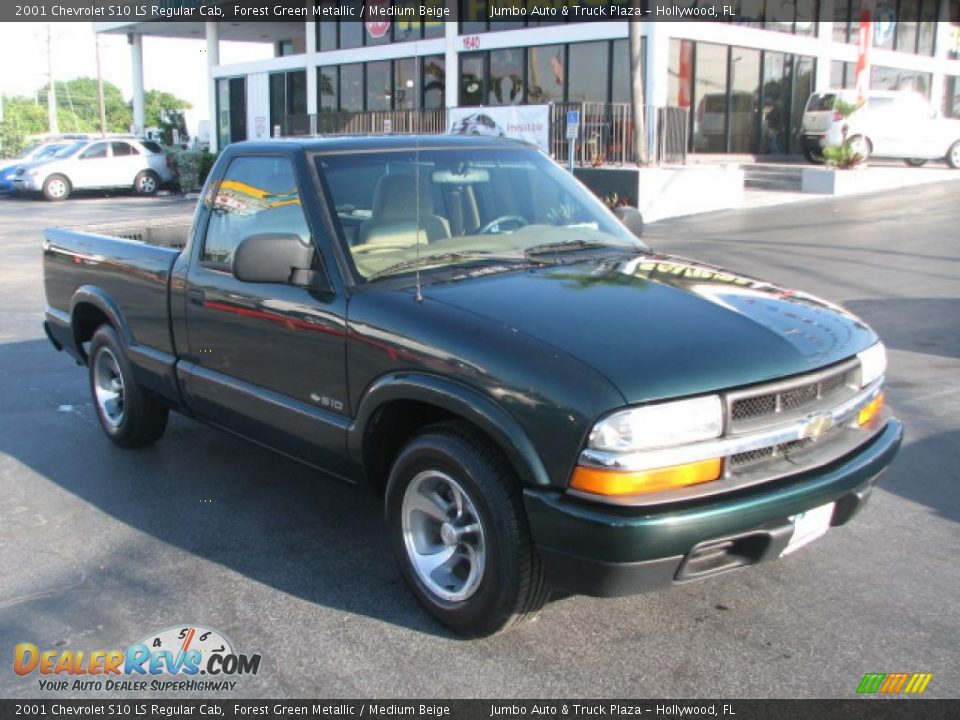 Front 3/4 View of 2001 Chevrolet S10 LS Regular Cab Photo #1