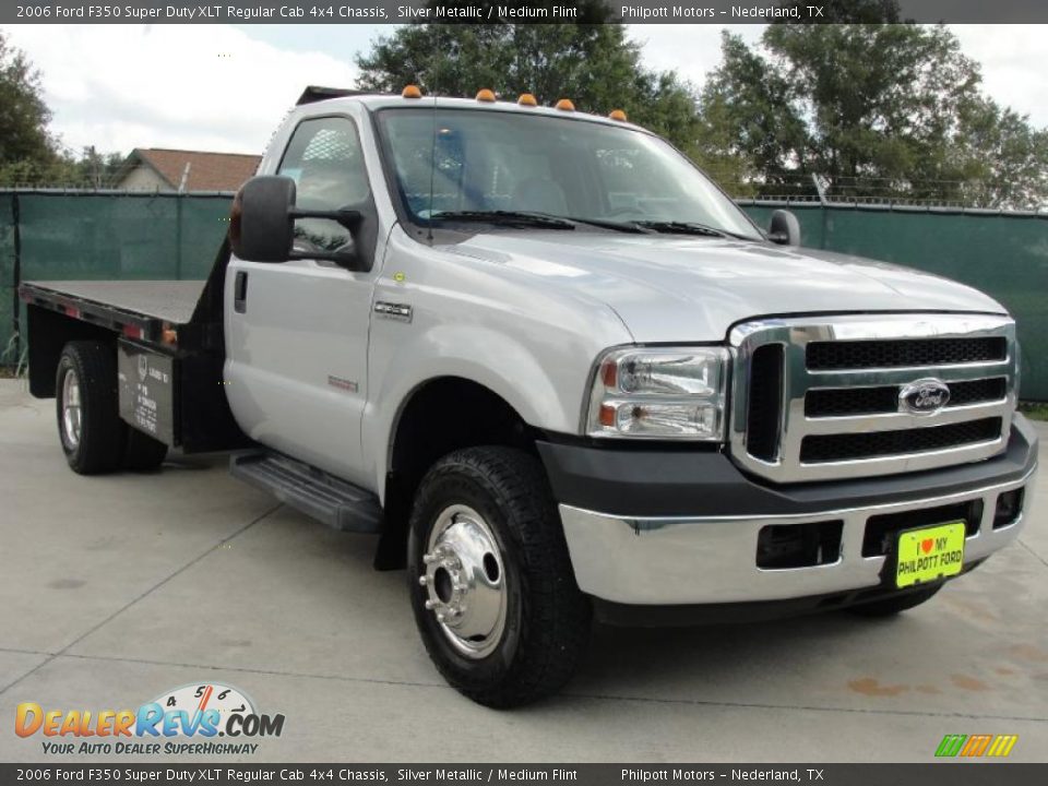 2006 Ford F350 Super Duty XLT Regular Cab 4x4 Chassis Silver Metallic / Medium Flint Photo #1