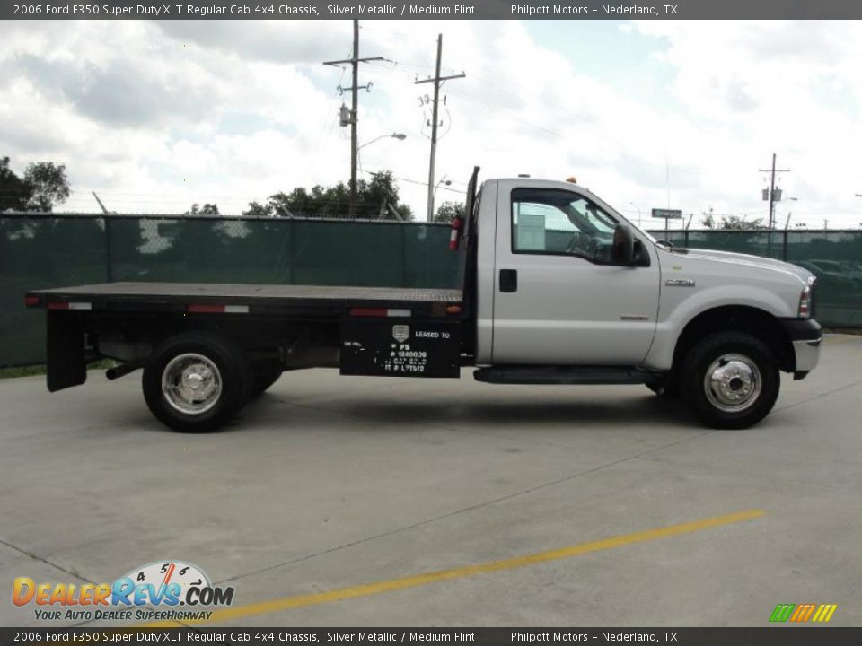 2006 Ford F350 Super Duty XLT Regular Cab 4x4 Chassis Silver Metallic / Medium Flint Photo #2