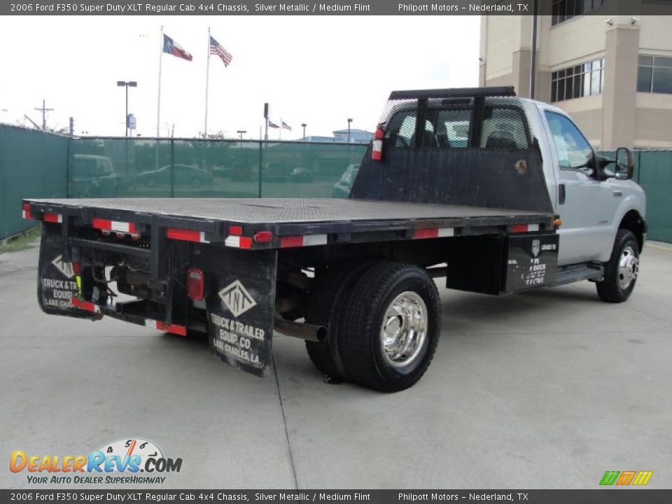 2006 Ford F350 Super Duty XLT Regular Cab 4x4 Chassis Silver Metallic / Medium Flint Photo #3