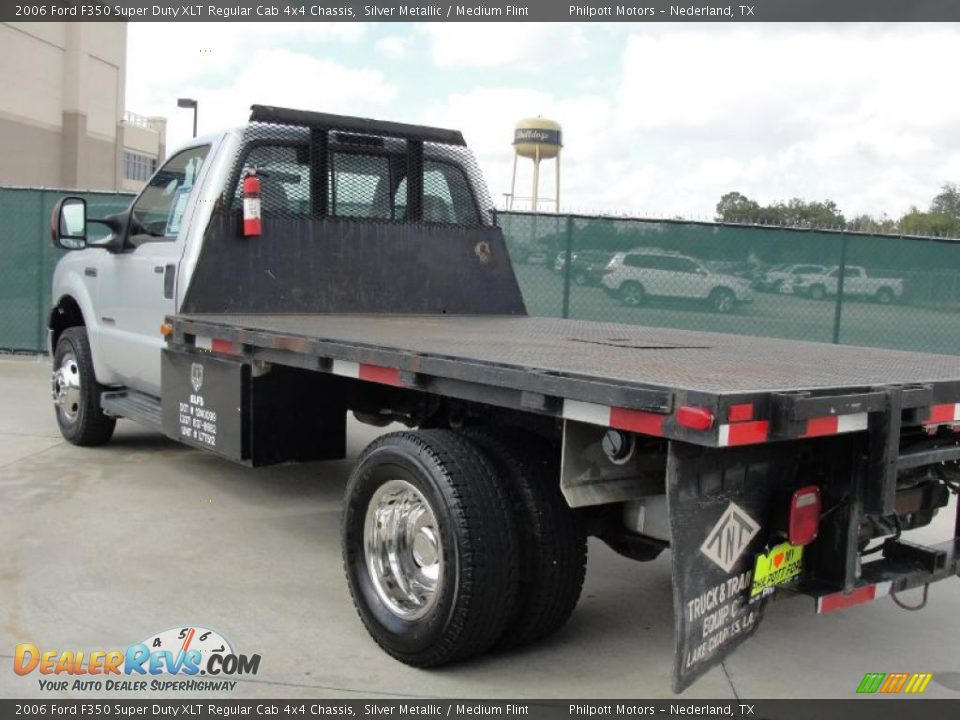 2006 Ford F350 Super Duty XLT Regular Cab 4x4 Chassis Silver Metallic / Medium Flint Photo #5