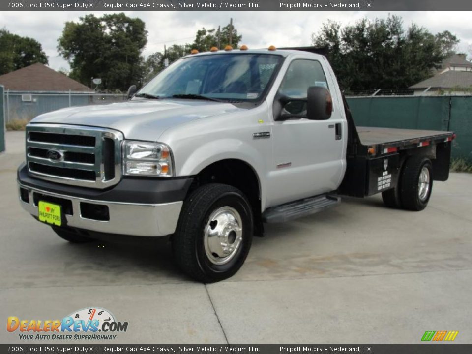 2006 Ford F350 Super Duty XLT Regular Cab 4x4 Chassis Silver Metallic / Medium Flint Photo #7