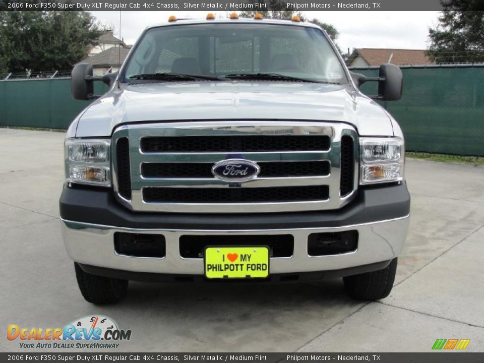 2006 Ford F350 Super Duty XLT Regular Cab 4x4 Chassis Silver Metallic / Medium Flint Photo #8