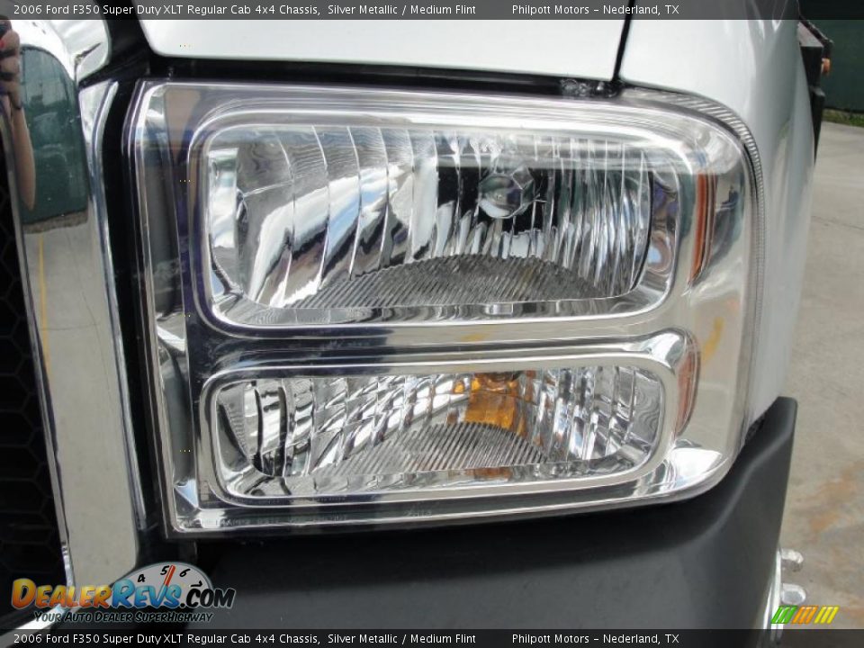 2006 Ford F350 Super Duty XLT Regular Cab 4x4 Chassis Silver Metallic / Medium Flint Photo #10