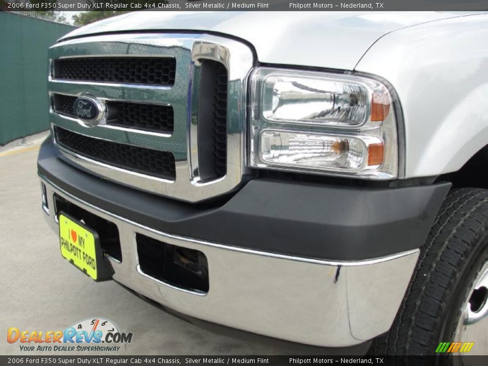 2006 Ford F350 Super Duty XLT Regular Cab 4x4 Chassis Silver Metallic / Medium Flint Photo #11