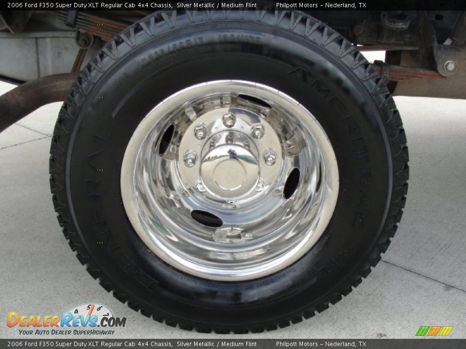 2006 Ford F350 Super Duty XLT Regular Cab 4x4 Chassis Silver Metallic / Medium Flint Photo #14