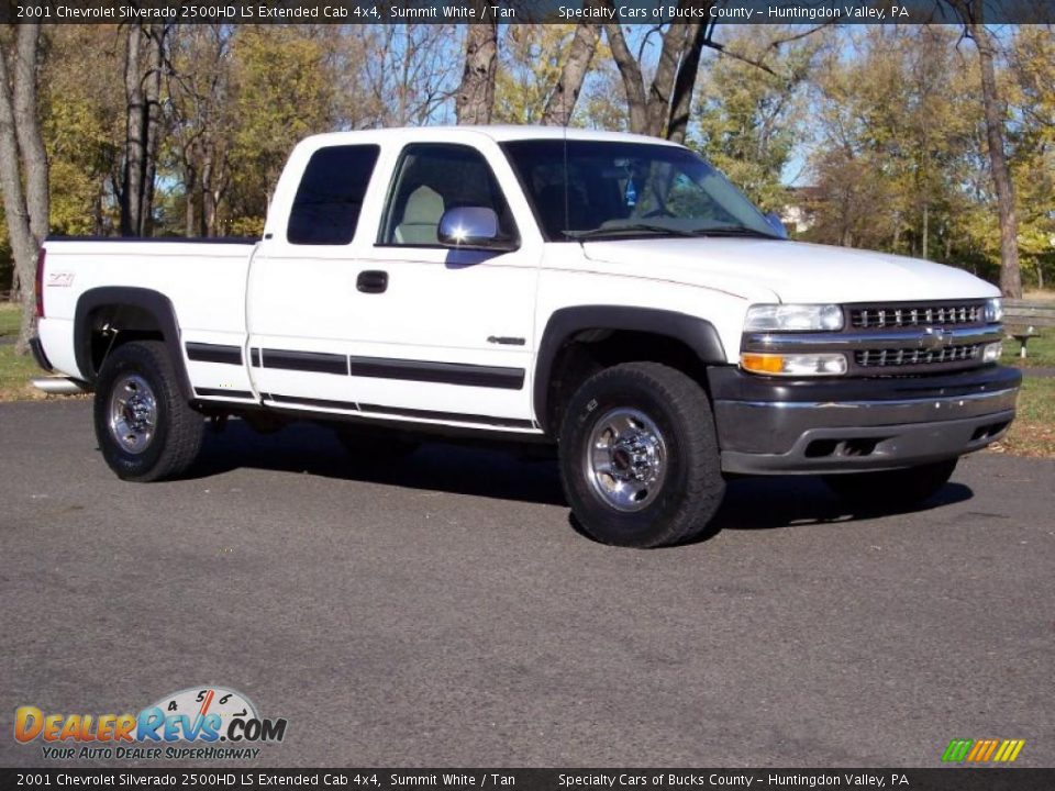 Front 3/4 View of 2001 Chevrolet Silverado 2500HD LS Extended Cab 4x4 Photo #1