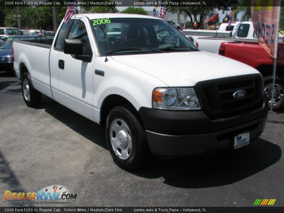 2006 Ford F150 XL Regular Cab Oxford White / Medium/Dark Flint Photo #1