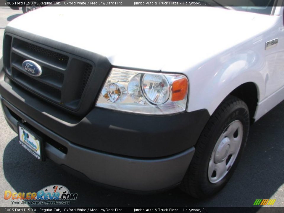 2006 Ford F150 XL Regular Cab Oxford White / Medium/Dark Flint Photo #4