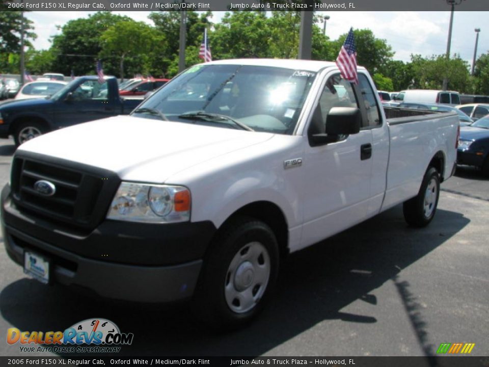 2006 Ford F150 XL Regular Cab Oxford White / Medium/Dark Flint Photo #5