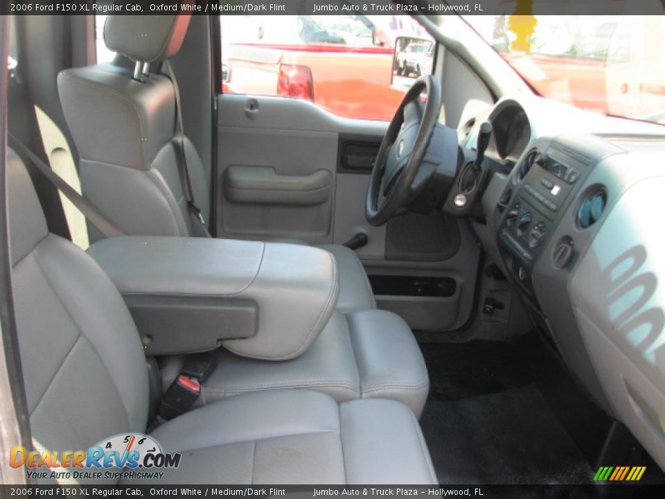 2006 Ford F150 XL Regular Cab Oxford White / Medium/Dark Flint Photo #10
