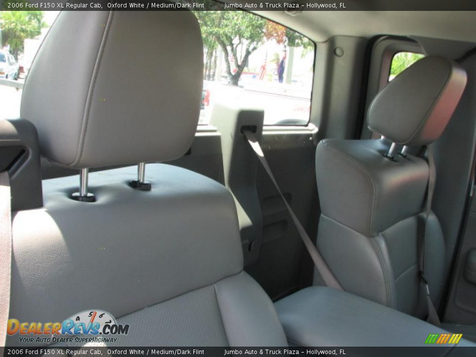 2006 Ford F150 XL Regular Cab Oxford White / Medium/Dark Flint Photo #12