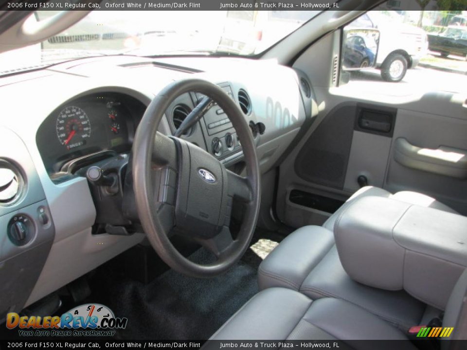 2006 Ford F150 XL Regular Cab Oxford White / Medium/Dark Flint Photo #13