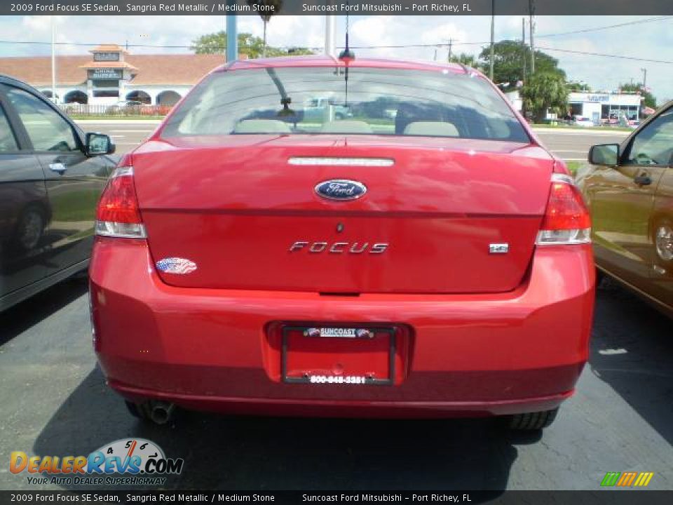 2009 Ford Focus SE Sedan Sangria Red Metallic / Medium Stone Photo #4