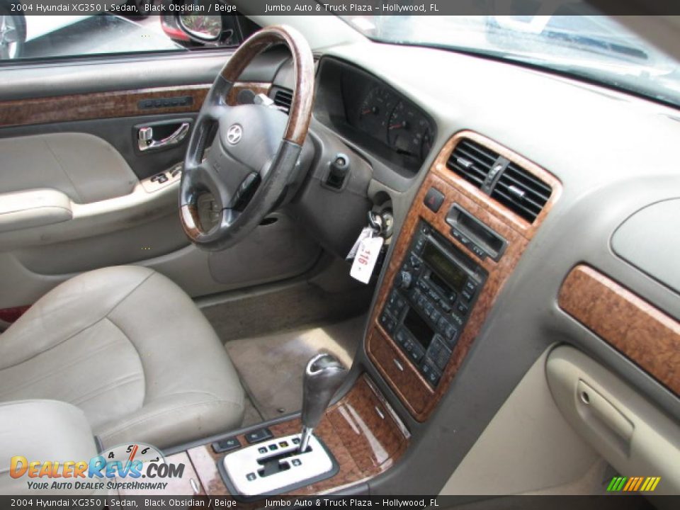 Dashboard of 2004 Hyundai XG350 L Sedan Photo #13