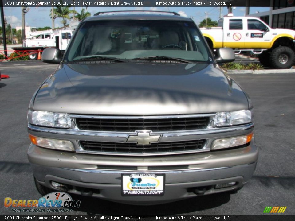 2001 Chevrolet Suburban 2500 LT Light Pewter Metallic / Light Gray/Neutral Photo #3