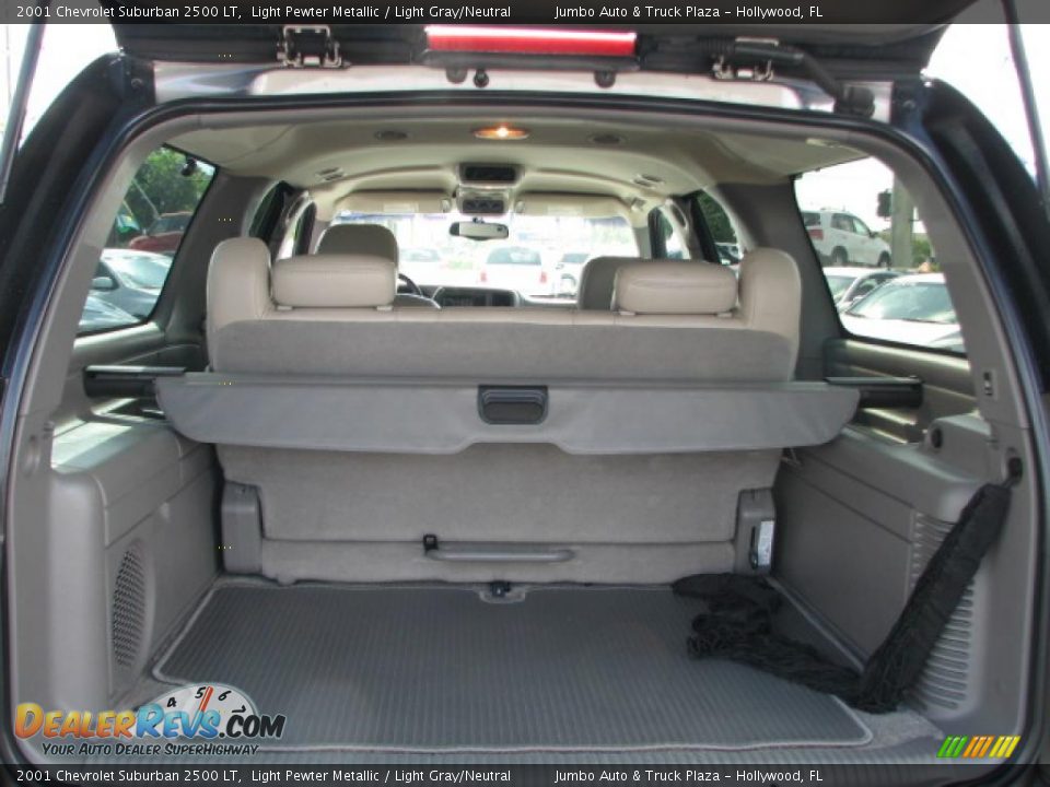 2001 Chevrolet Suburban 2500 LT Trunk Photo #9